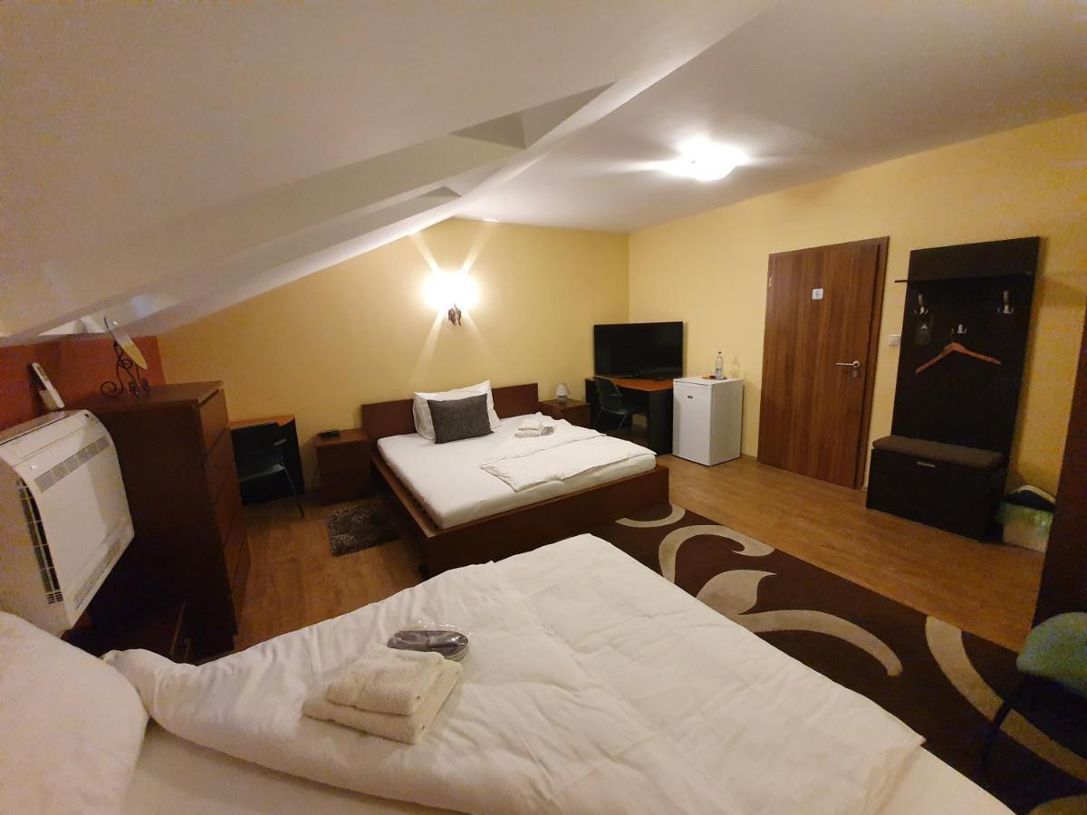 AgroPenzion 7divov Dolna Krupa Esterno foto