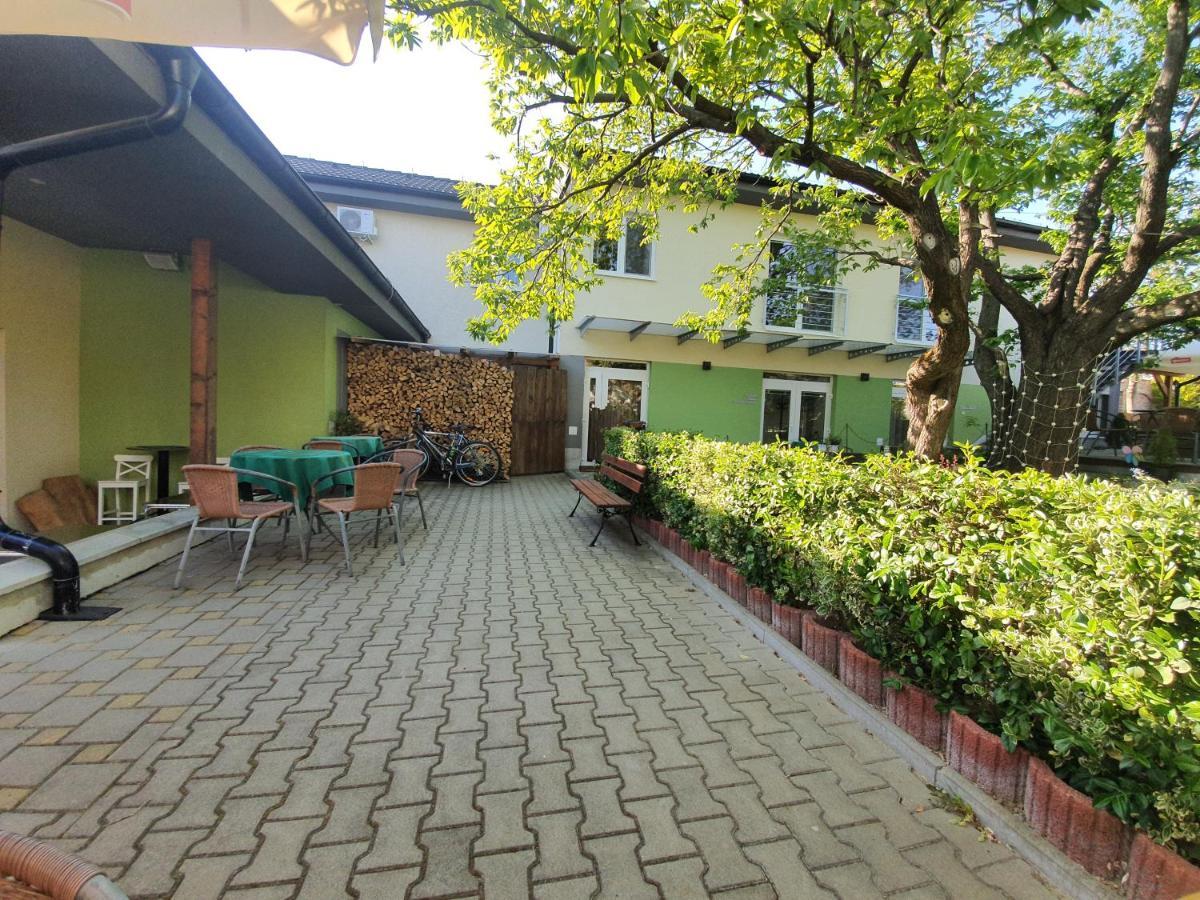 AgroPenzion 7divov Dolna Krupa Esterno foto