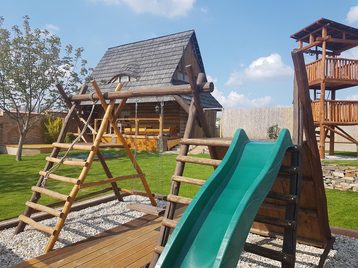 AgroPenzion 7divov Dolna Krupa Esterno foto