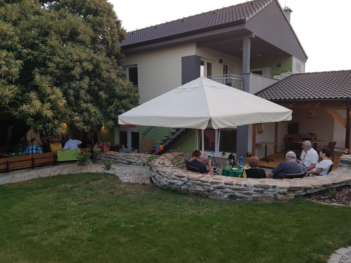 AgroPenzion 7divov Dolna Krupa Esterno foto
